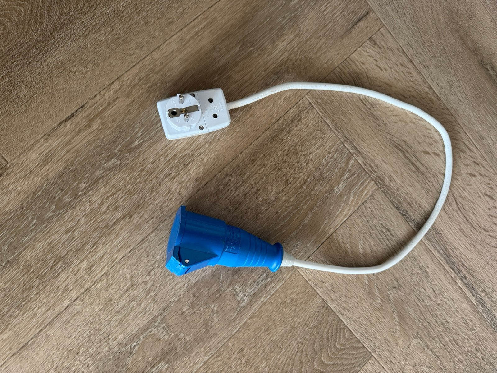 CEE contra naar schuko stekkerverloop 220v stekker, Ophalen of Verzenden, Zo goed als nieuw