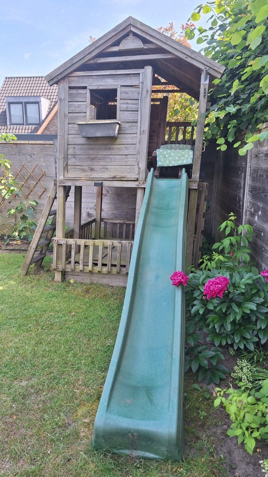 Speelhuisje met glijbaan, zandbak en klimwand, Kinderen en Baby's, Speelgoed | Buiten | Speelhuisjes, Ophalen, Gebruikt, Hout