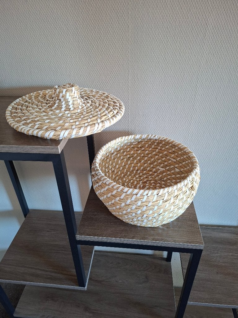 3 Manden van gevlochten zeegras, Huis en Inrichting, Ophalen, Overige materialen, Met deksel, Mand