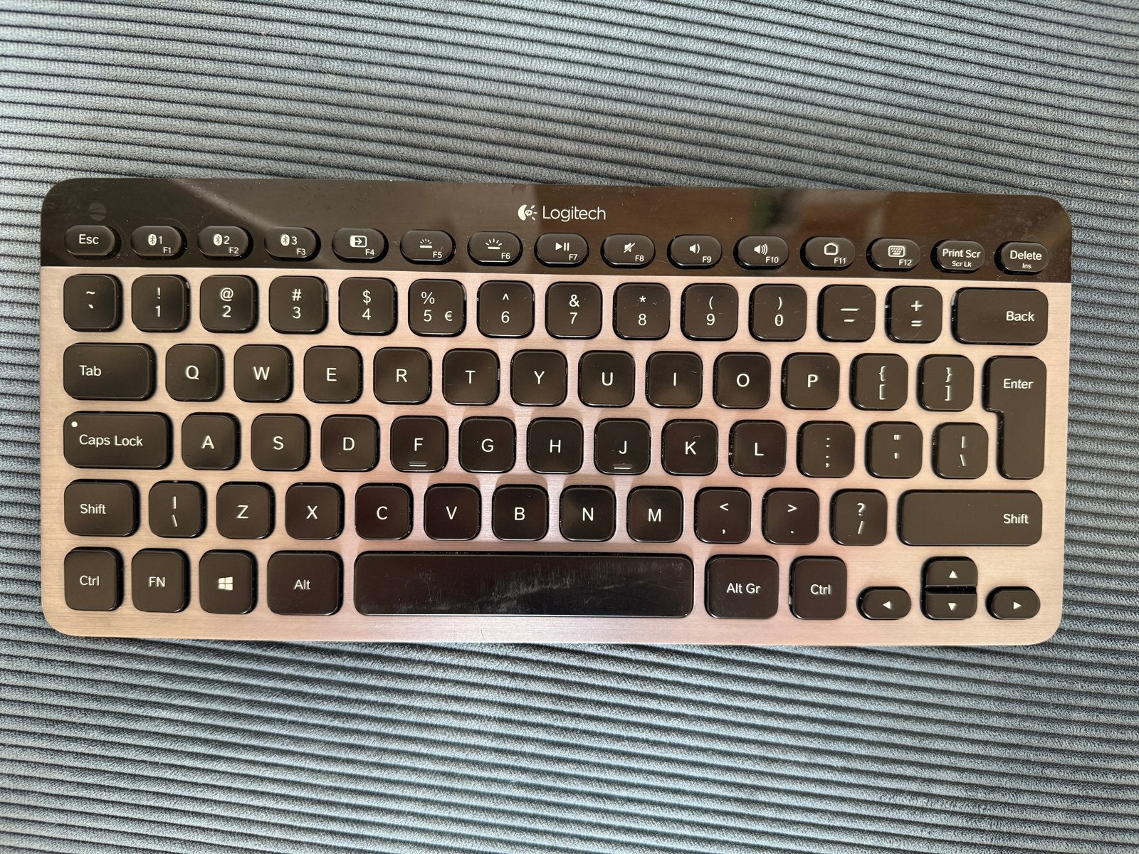 Logitech Bluetooth toetsenbord K810, Gebruikt, Ophalen of Verzenden, Draadloos, Qwerty