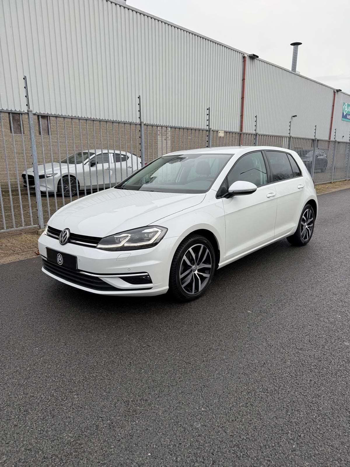 Volkswagen Golf 1.4 TSI 2017 DSG|LED|KEYLESS|CAMERA|PDC!, Auto's, Volkswagen, Particulier, Golf, ABS, Achteruitrijcamera, Adaptieve lichten