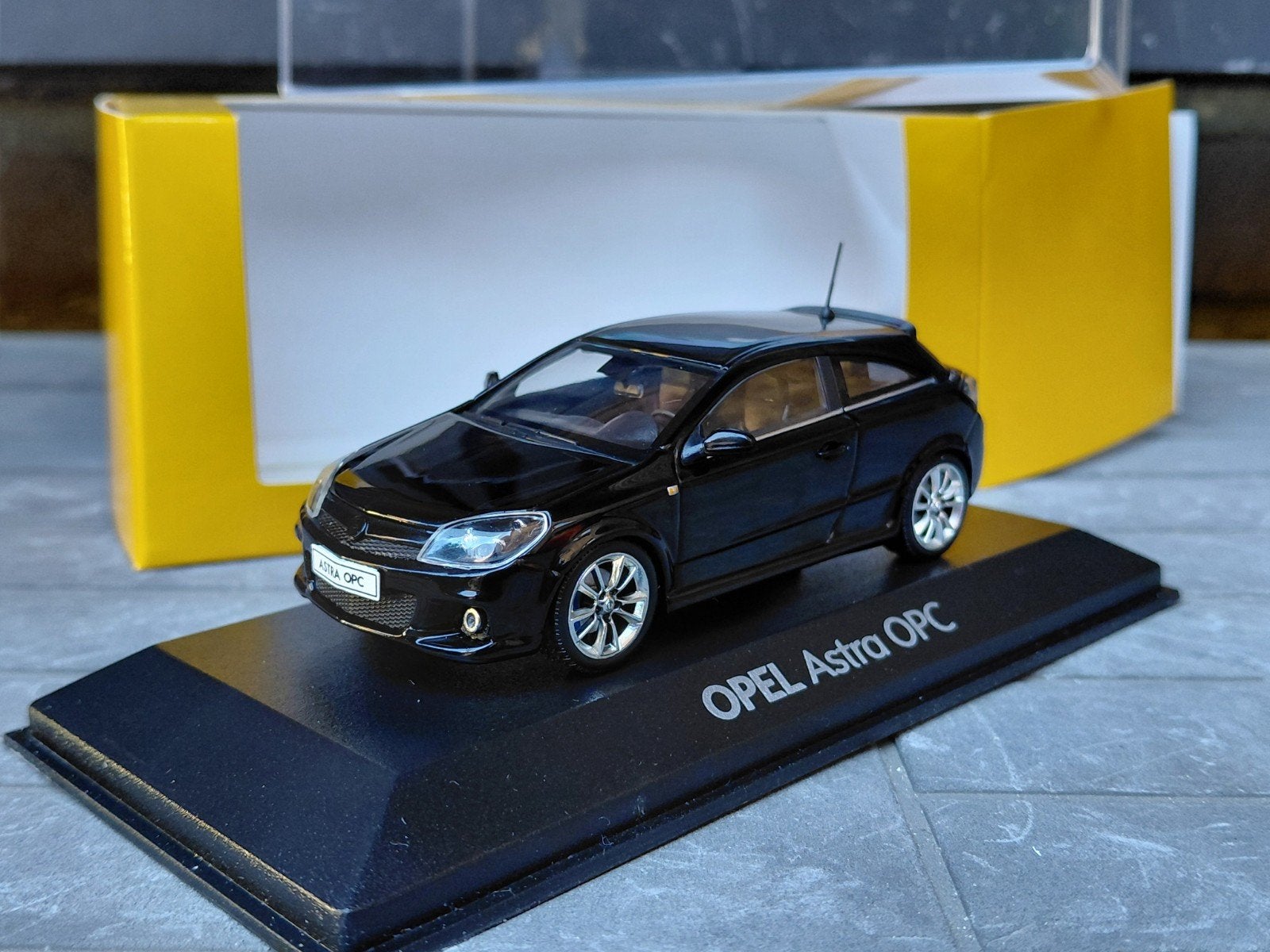 Opel Astra H GTC OPC 2005-2010 Saphirschwarz 1/43 Minichamps, Ophalen of Verzenden, Zo goed als nieuw, Auto, MiniChamps