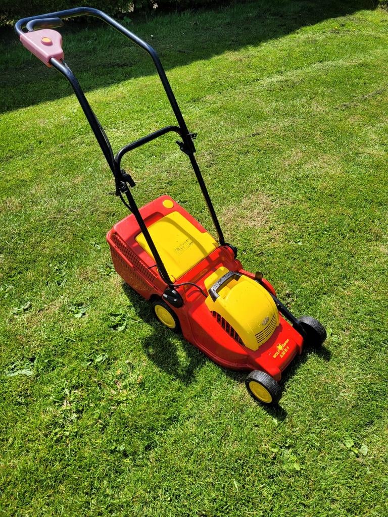 Wolf grasmaaier met opvang, Gebruikt, Elektrische grasmaaier, Ophalen of Verzenden, 30 t/m 39 cm