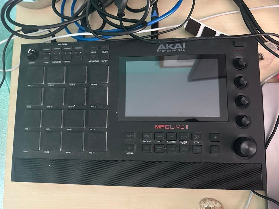 Akai MPC Live II - Sampler en MIDI Control/ Piano, Muziek en Instrumenten, Drumcomputers, Zo goed als nieuw, Overige merken, Ophalen of Verzenden
