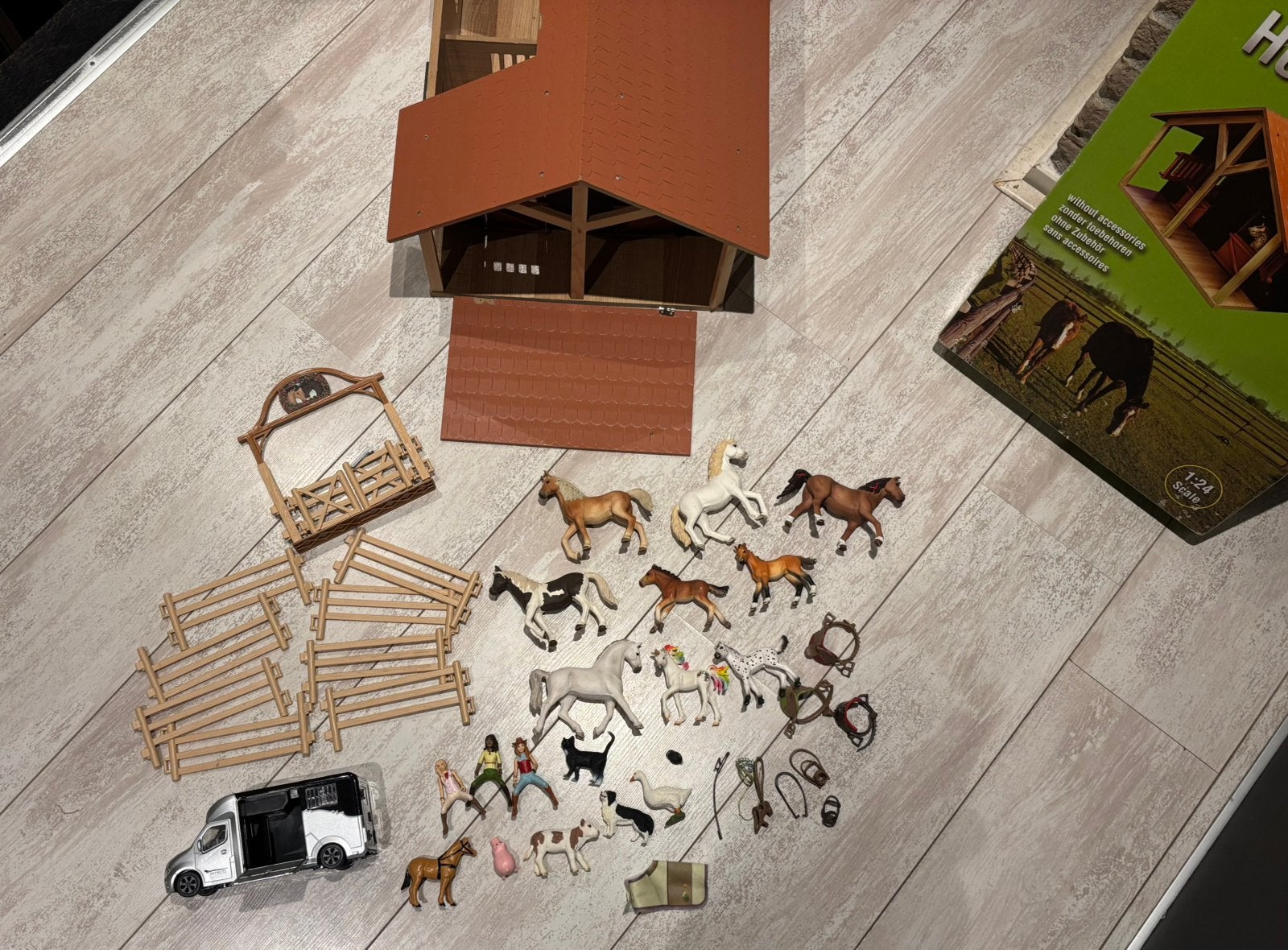 Paardenstal manege met schleich paarden ruiters etc., Kinderen en Baby's, Speelgoed | Overig, Ophalen of Verzenden, Zo goed als nieuw