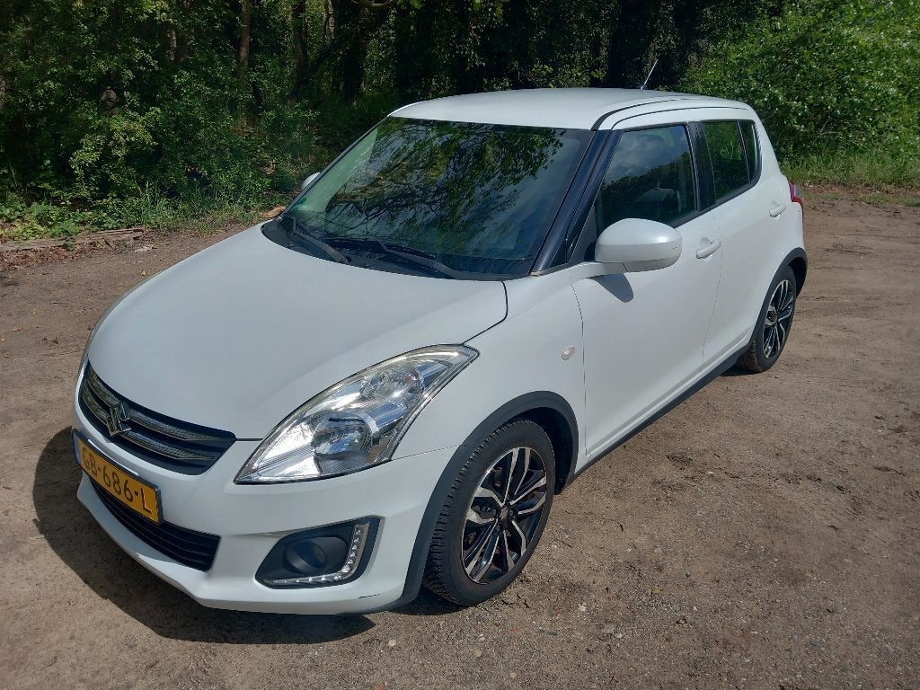 Suzuki Swift 1.2 5D 2015 Wit, Auto's, 4 cilinders, 400 kg, Origineel Nederlands, Handgeschakeld