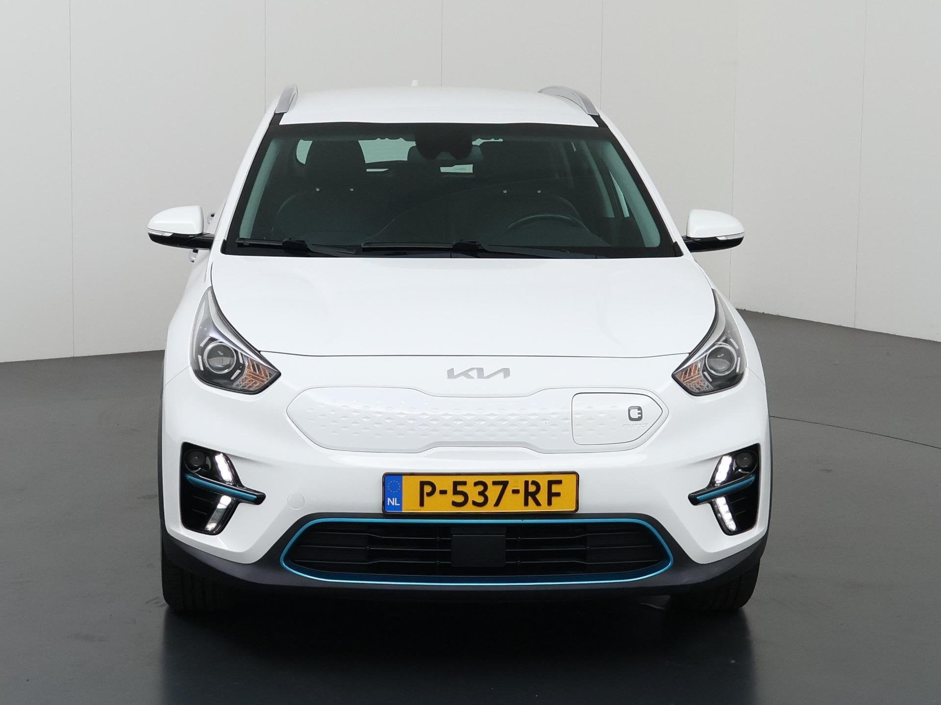Kia e-Niro DynamicLine 64 kWh | Navigatie | Climate Control, Gebruikt, 1712 kg, Leder en Stof, Wit