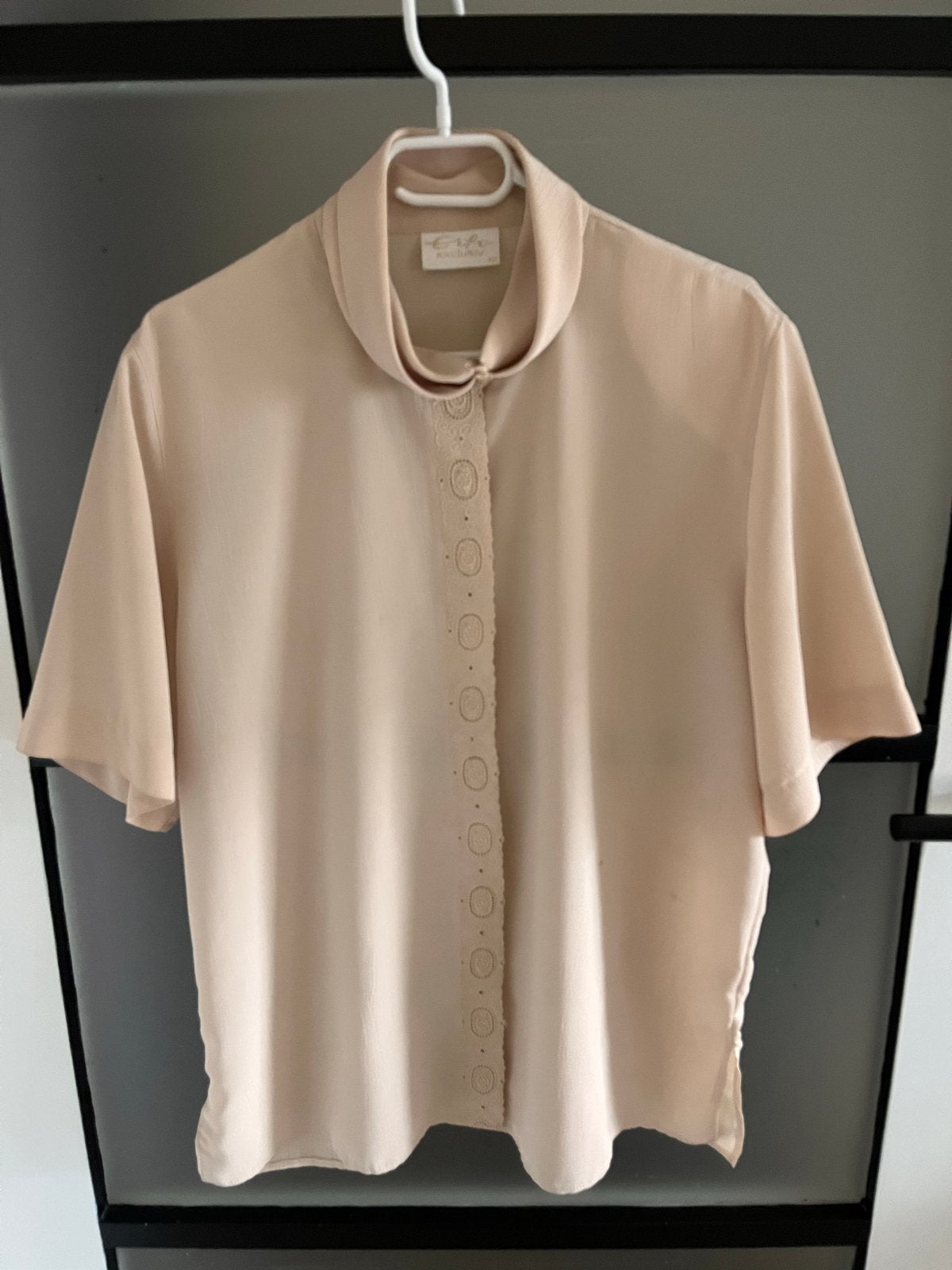Vintage Erika Exclusive Blouse Maat 42 met parelknopen, Ophalen of Verzenden, Zo goed als nieuw, Maat 42/44 (L), Beige