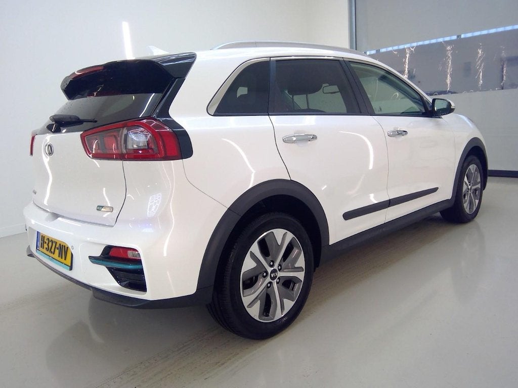 Kia E-Niro ExecutiveLine 64 kWh 100% SOH, Gebruikt, 1712 kg, 174 min, Wit