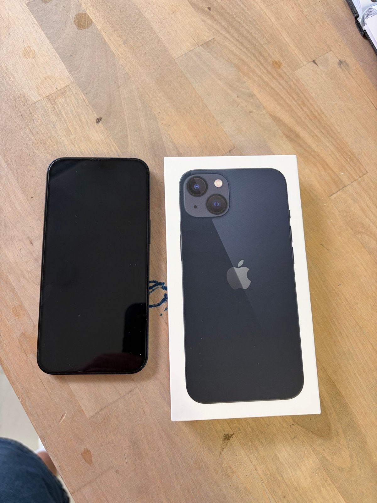 iPhone 13 128GB Zwart met doos en hoesje