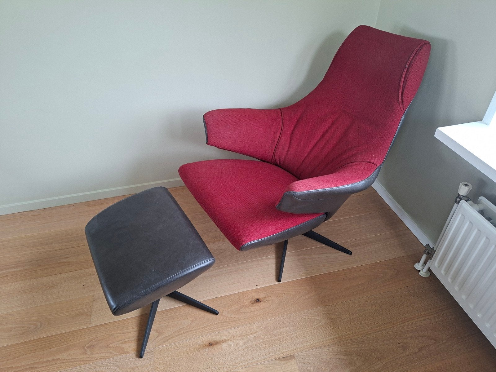 Goossens Avec fauteuil met voetenbank - Rood/Bruin, Huis en Inrichting, Fauteuils, Ophalen, Gebruikt, 75 tot 100 cm, Modern