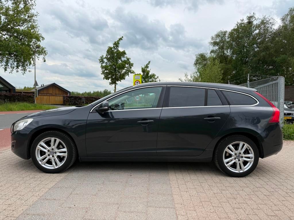 Volvo V60 1.6 T3 Summum AIRCO CRUISE PSENSOR XENON LEDER, Auto's, Voorwielaandrijving, Gebruikt, 4 cilinders, 150 pk