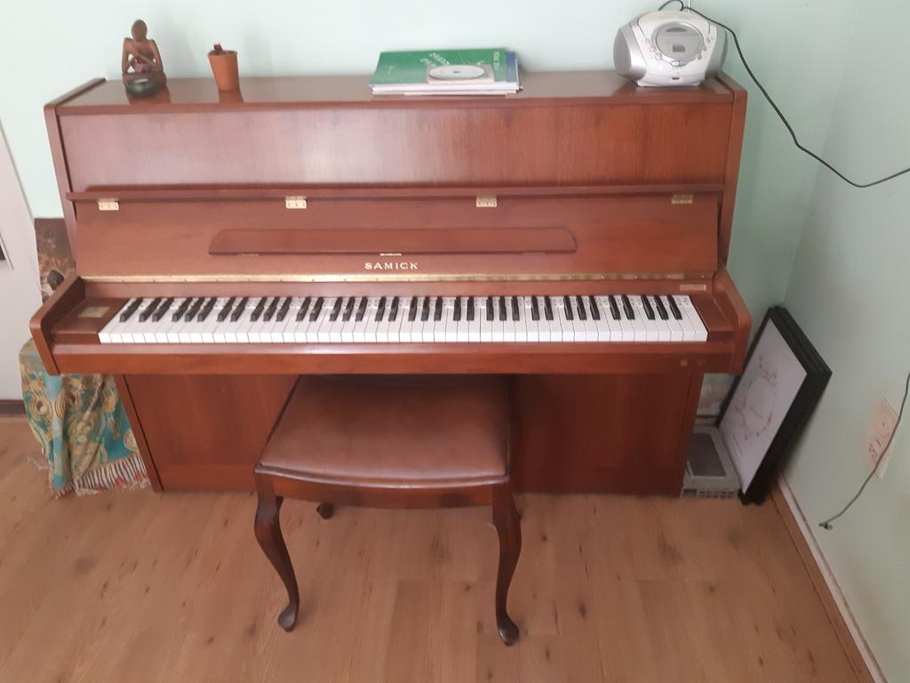 Piano Samick UP-108P €1200, Ophalen, Gebruikt, Bruin