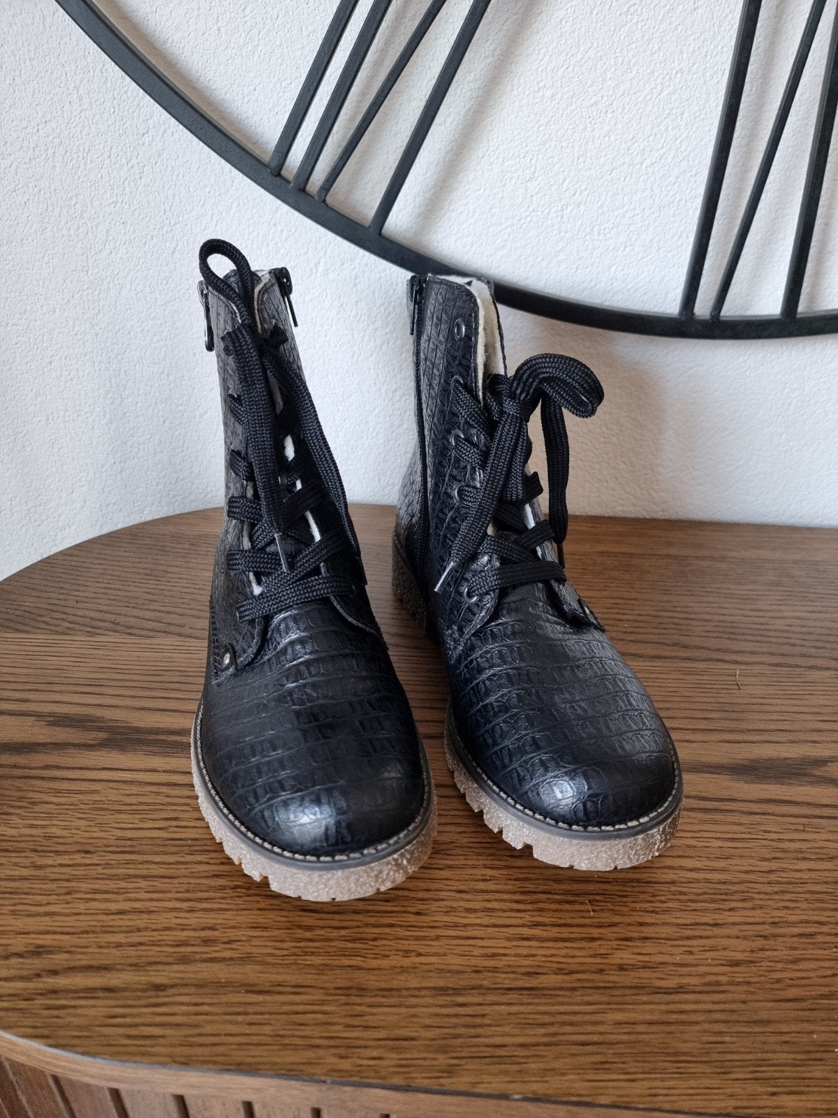 nieuwe rieker veter boots gevoerd mt 40 zwart, Kleding | Dames, Ophalen of Verzenden, Nieuw, Zwart, Lage of Enkellaarzen
