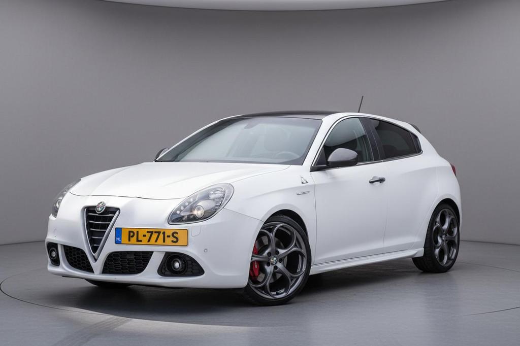 Alfa Romeo Giulietta 1.7 TBi 241pk Quadrifoglio Verde Pano|B, Auto's, Gebruikt, 4 cilinders, Wit, 14 km/l