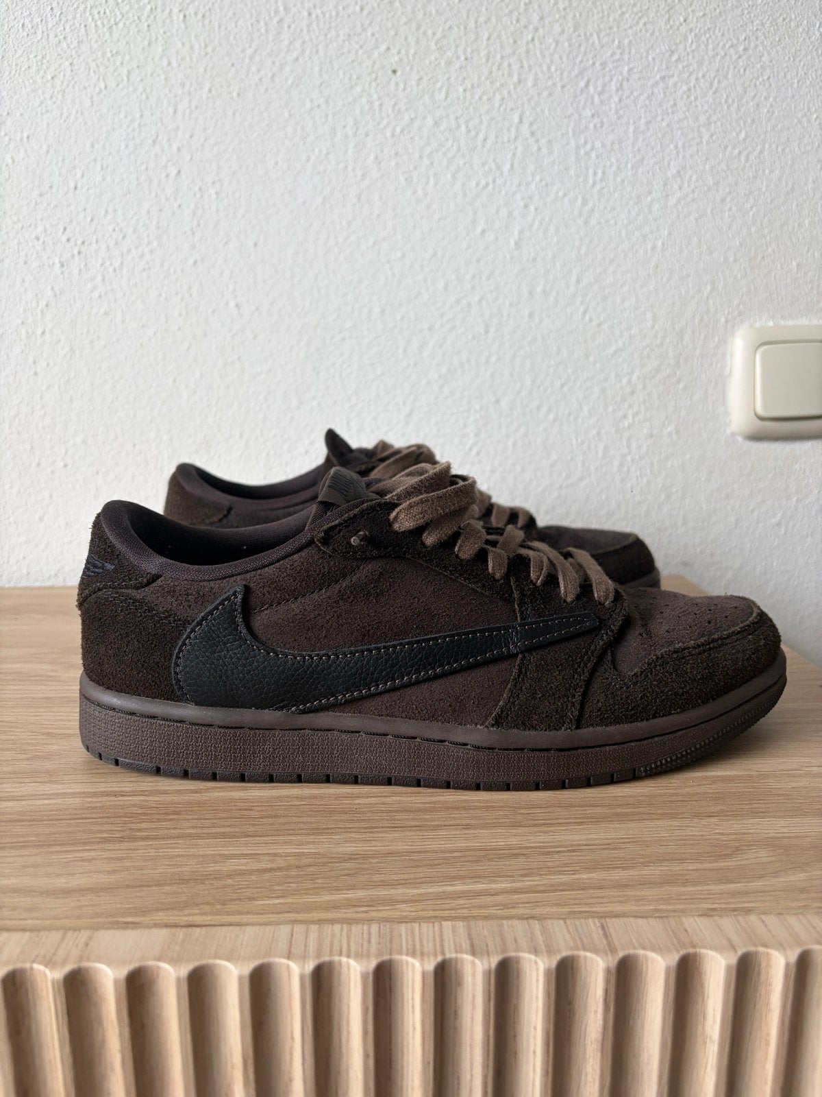 Air Jordan 1 Retro Low OG SP Travis Scott Velvet Brown, Kleding | Dames, Ophalen of Verzenden, Zo goed als nieuw, Bruin, Sneakers of Gympen