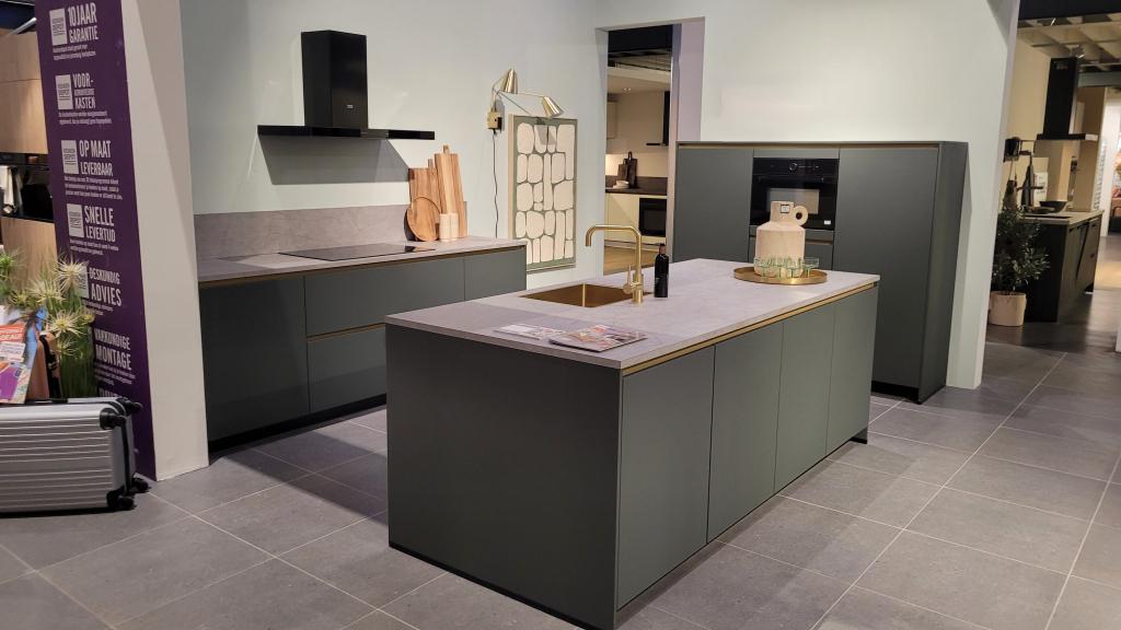 Showroomkeuken EASY Toledo mineraalgroen | Nu 50% korting, Niet ingevuld, Dubbelwandige keuken, Zo goed als nieuw, Groen