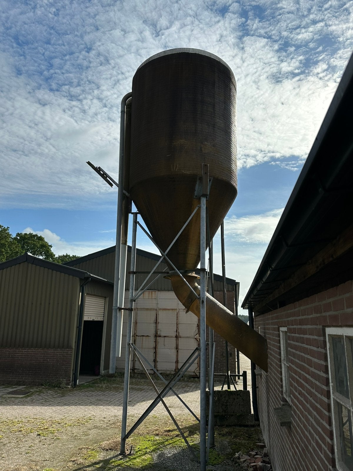 Grote polyester voersilo / bulksilo compleet met onderstel, Dieren en Toebehoren, Dierenvoeding, Ophalen, Vee