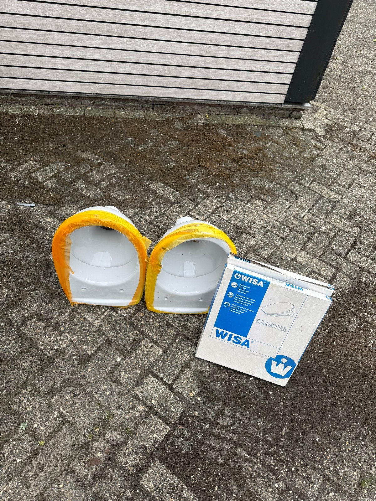 Nieuwe wandhangende toiletten met WISA toiletzitting, Doe-het-zelf en Verbouw, Sanitair, Nieuw, Toilet, Ophalen