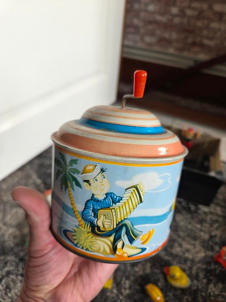 Vintage blikken muziekdoos met zeeman en auto, Ophalen of Verzenden