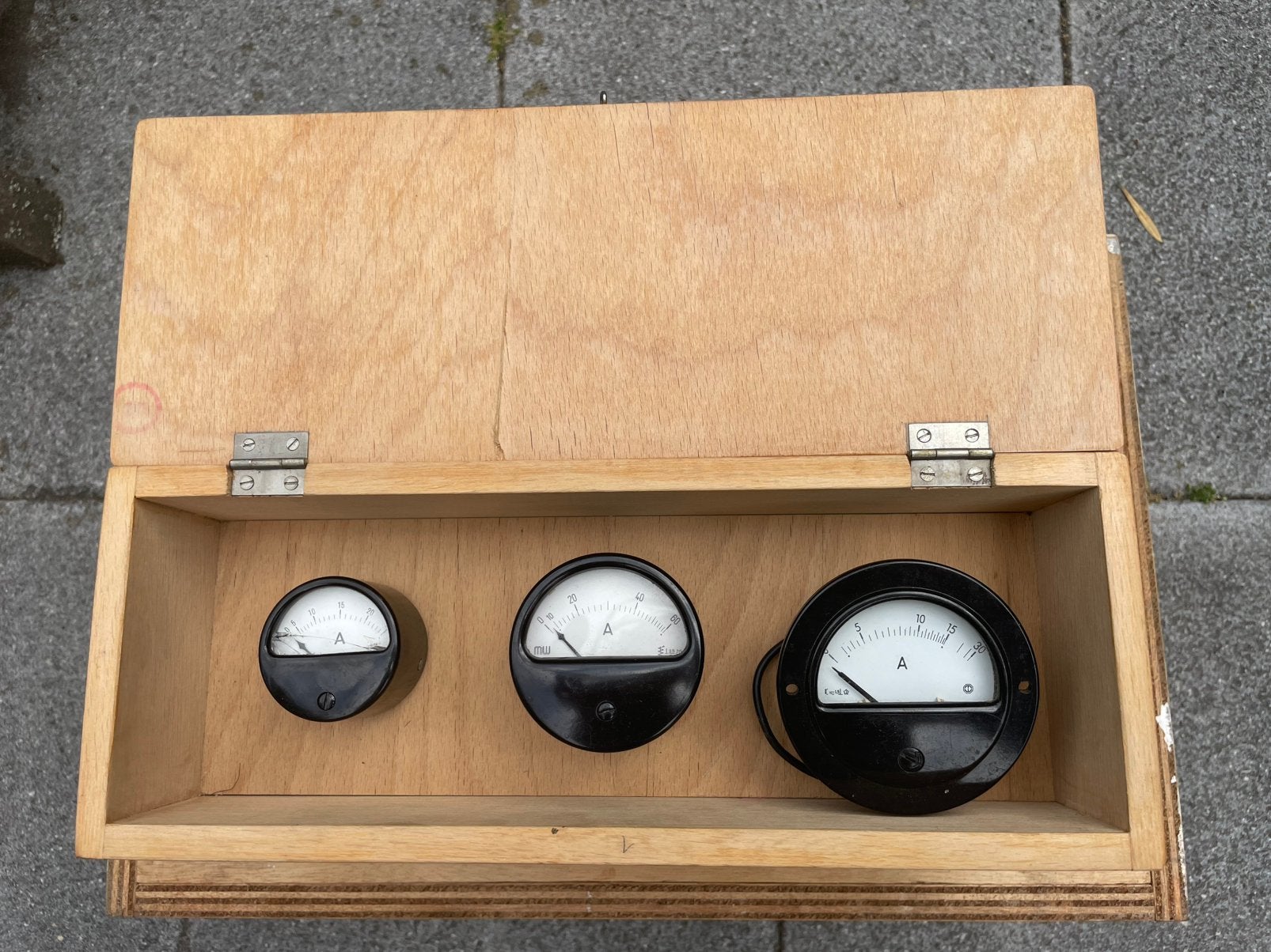 Antieke ampere-meters, Bakkeliet, in luxe bewaarkist, Ophalen of Verzenden, Zo goed als nieuw
