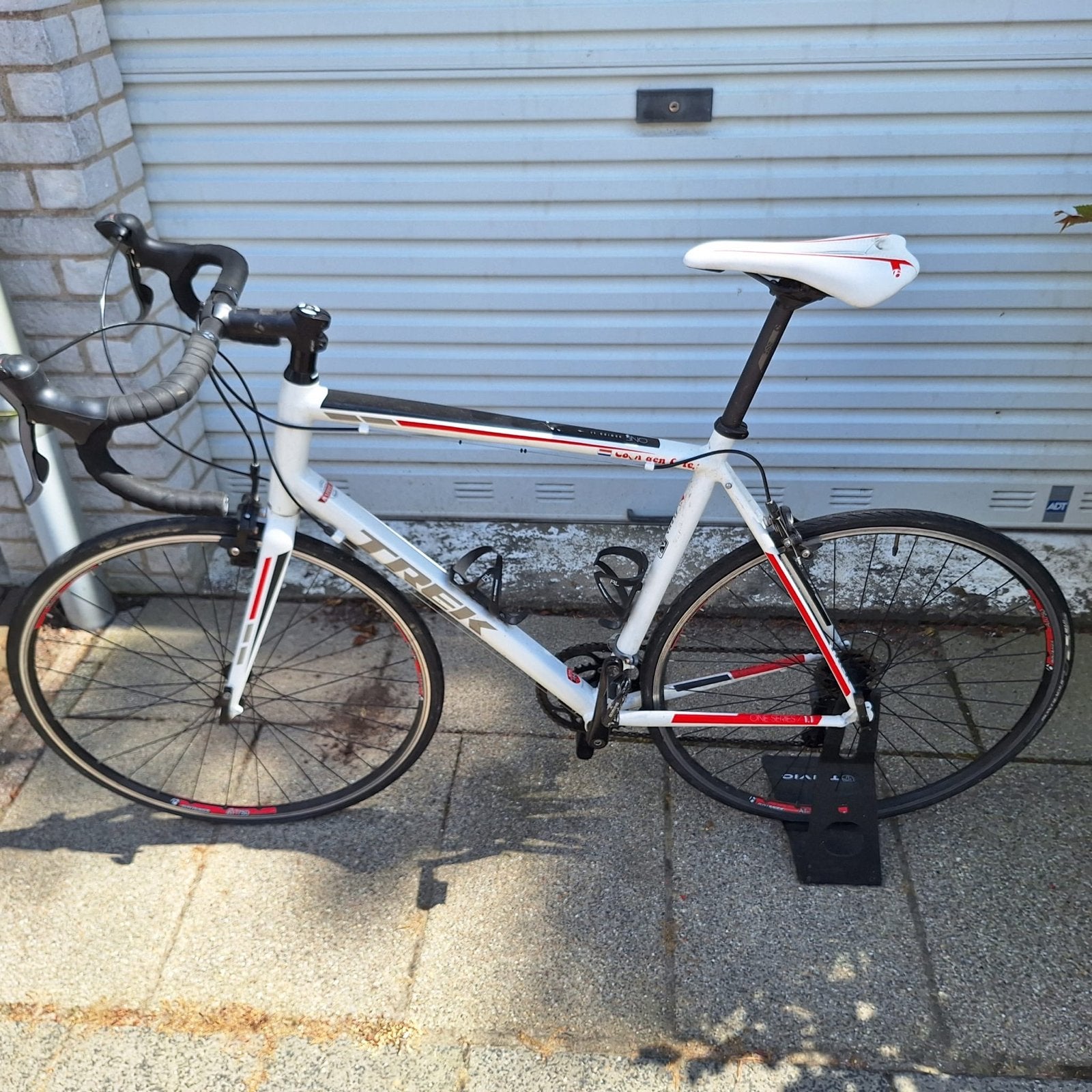 Trek One Series 1.1 Racefiets - Wit/Rood, Fietsen en Brommers, Fietsen | Racefietsen, 28 inch, Gebruikt, Aluminium, 15 tot 20 versnellingen