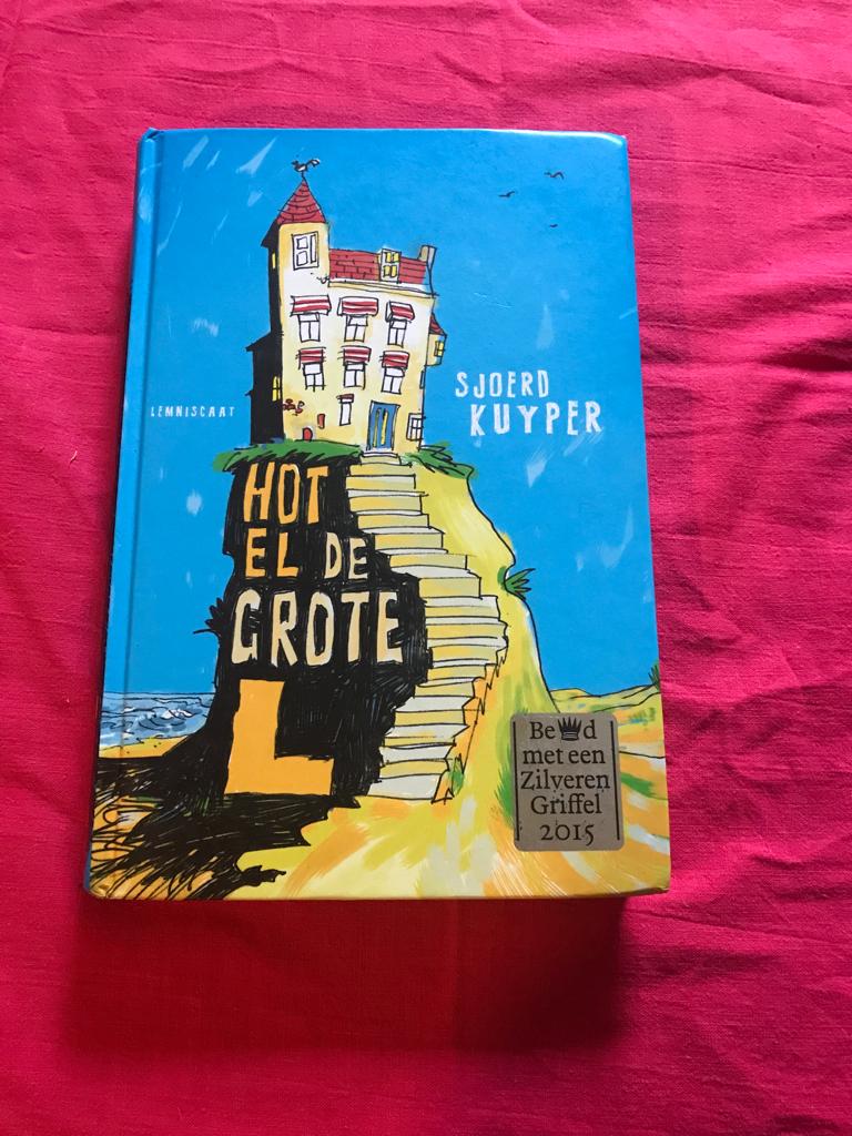 Sjoerd Kuyper. Hotel de  grote L, Ophalen of Verzenden, Zo goed als nieuw, Fictie algemeen