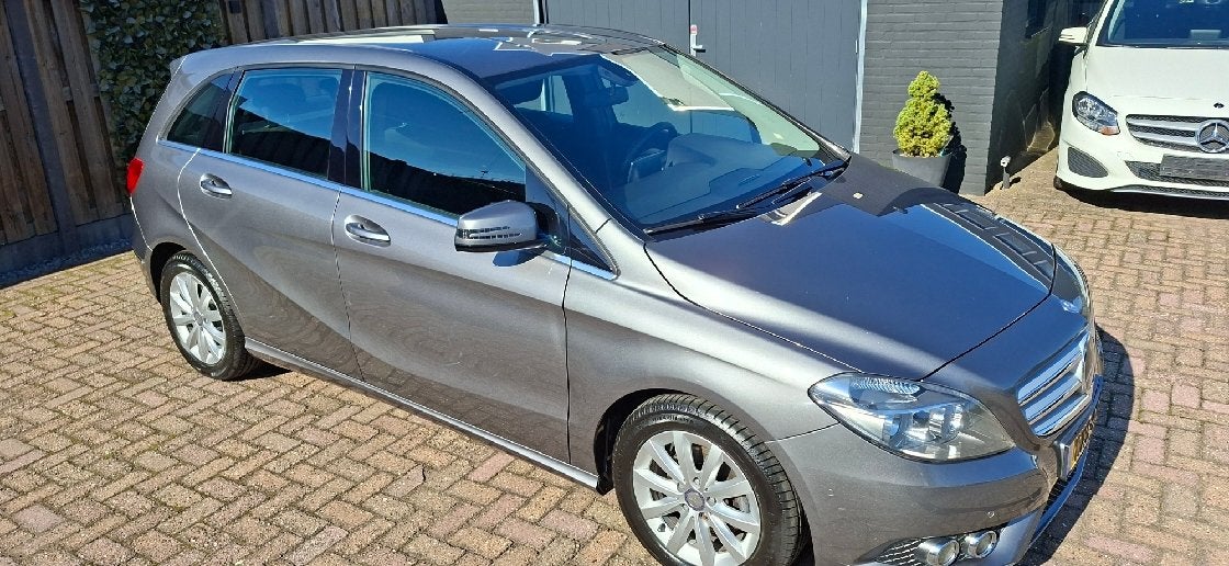 Mercedes-Benz B-Klasse 180 AUTOMAAT + NAVIGATIE (bj 2013), Auto's, Dealer onderhouden, Gebruikt, 4 cilinders, 122 pk