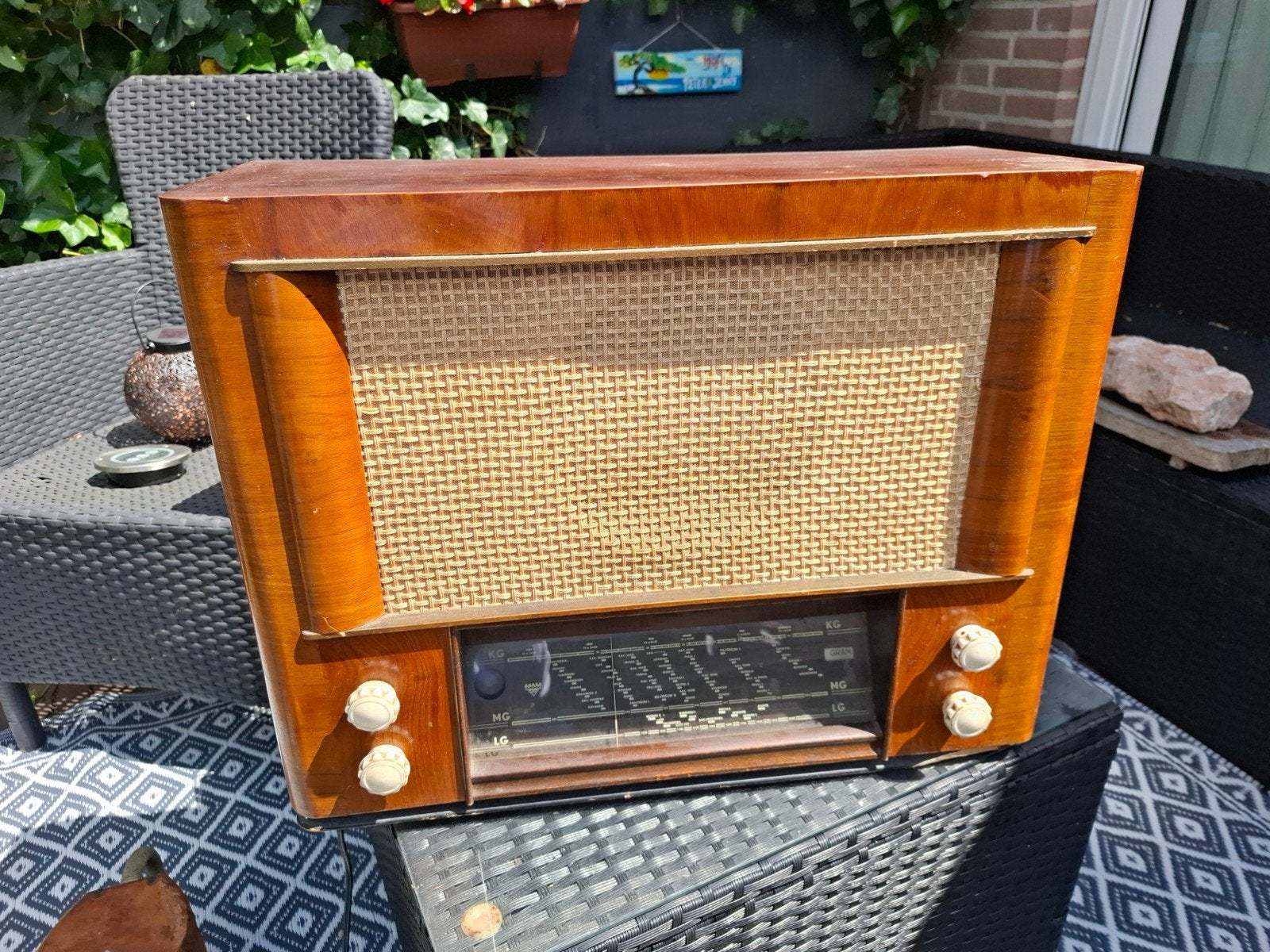 Antieke radio Amroh. 50cm breed 45 cm hoog., Ophalen