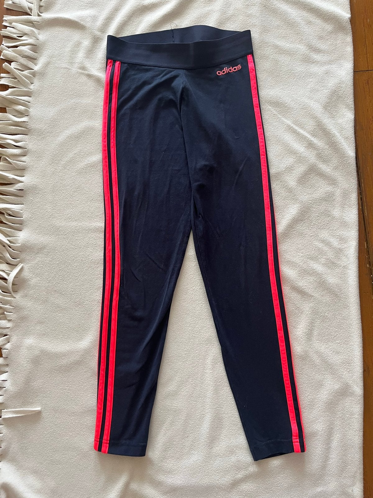 Adidas legging maat 36/38 - Donkerblauw met roze strepen, Ophalen of Verzenden, Gedragen, Maat 36 (S), Blauw