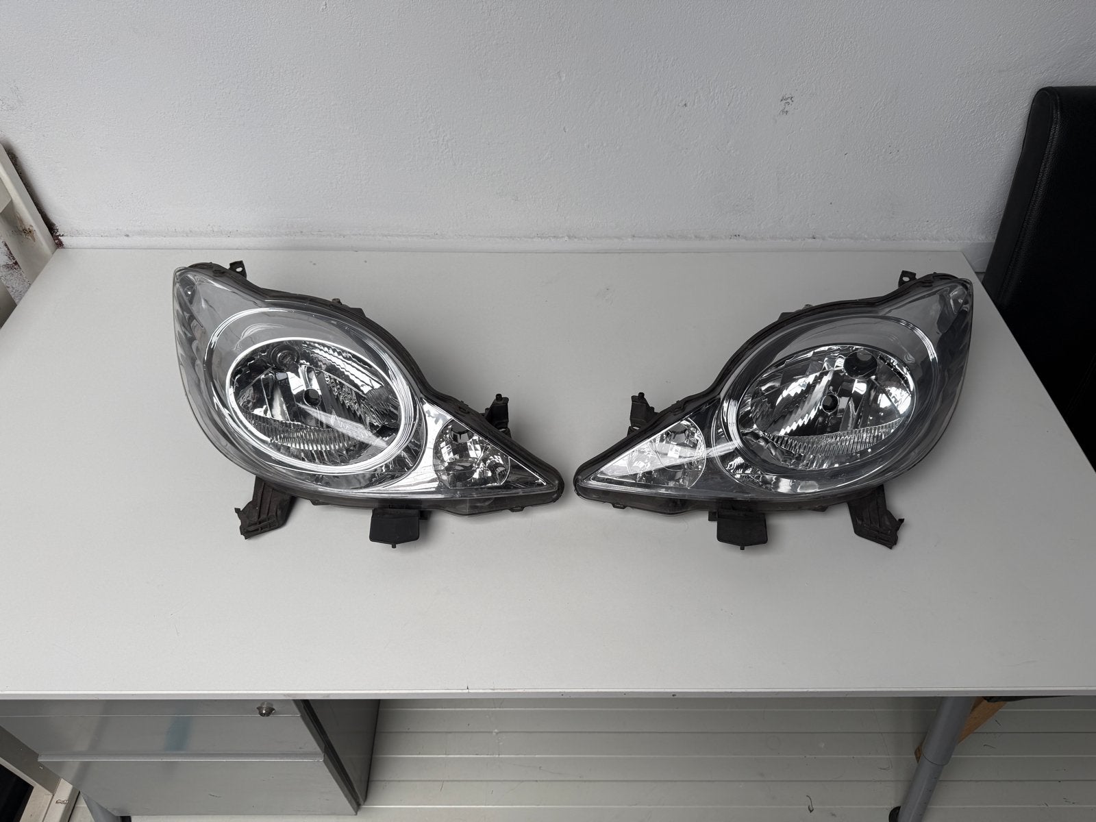 Koplampen Peugeot 107 ( Heel Nieuw) 2006 tot 2014, Auto-onderdelen, Ophalen of Verzenden, Gebruikt, Peugeot