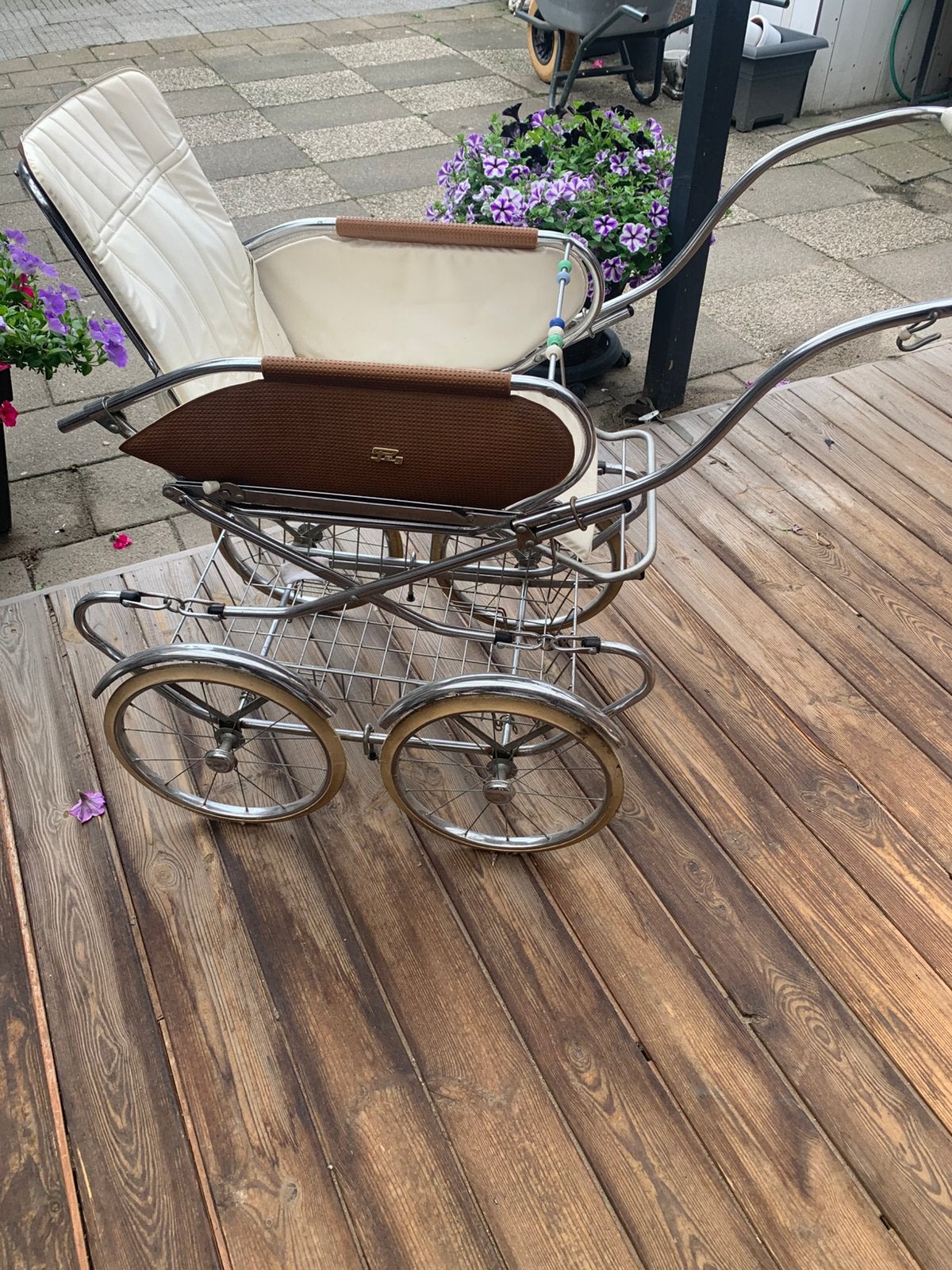 Oude antieke kinderwagen meer dan 70 jaar oud, Ophalen of Verzenden