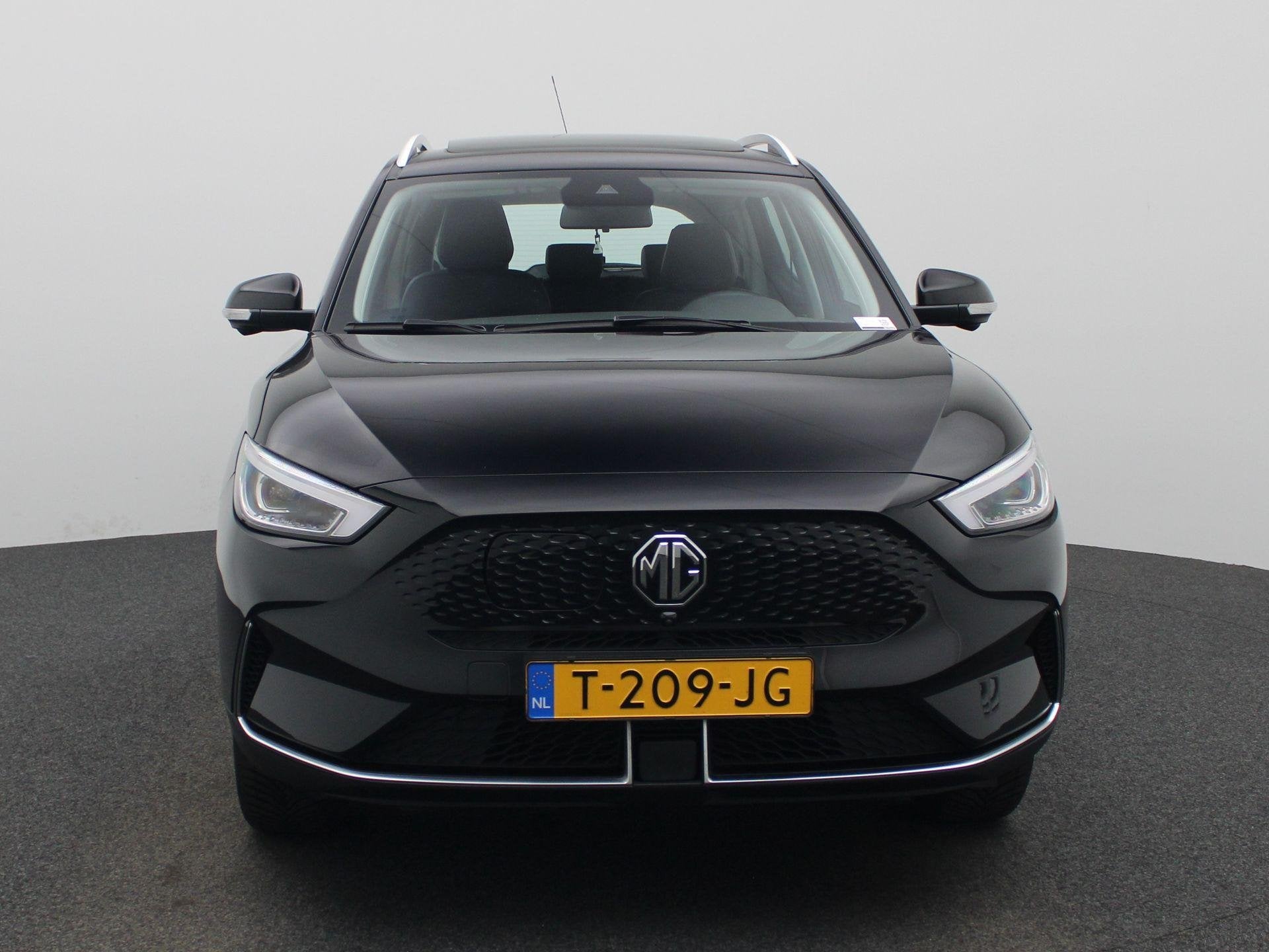MG ZS EV Long Range Luxury 70 kWh | Panoramadak | lichtmetal, 12 maanden, Gebruikt, ZS, Zwart