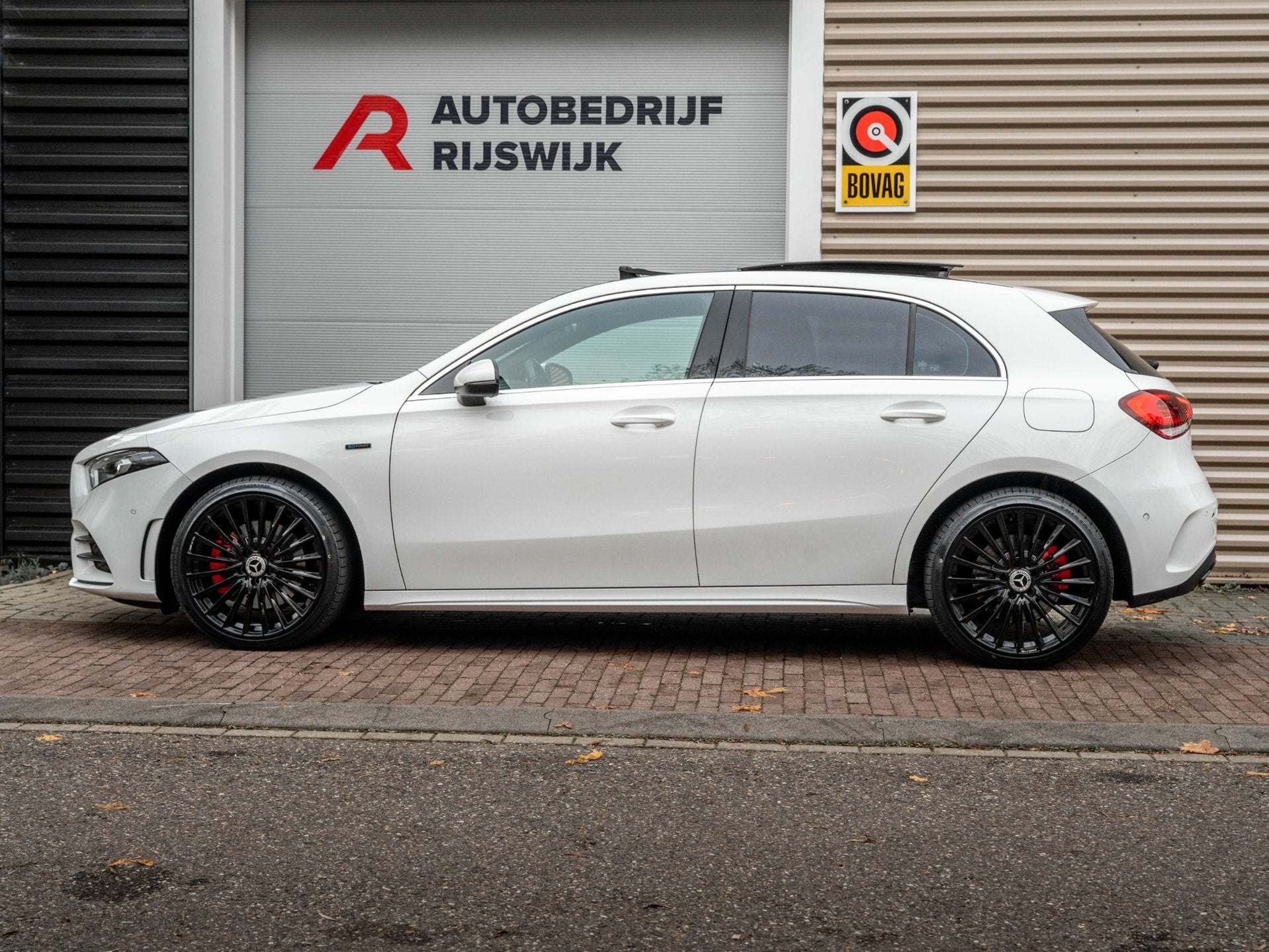 Mercedes-Benz A-klasse 250 e Business Solution AMG Pano/Leer, Auto's, Gebruikt, Euro 6, 4 cilinders, 15 kWh
