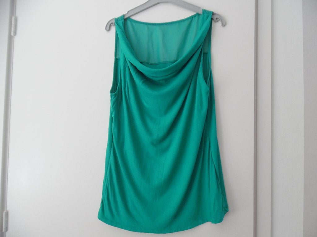 Fijn shirt / top met wijde hals in mooi groen maat 42-, Ophalen of Verzenden, Zo goed als nieuw, Maat 42/44 (L), Groen