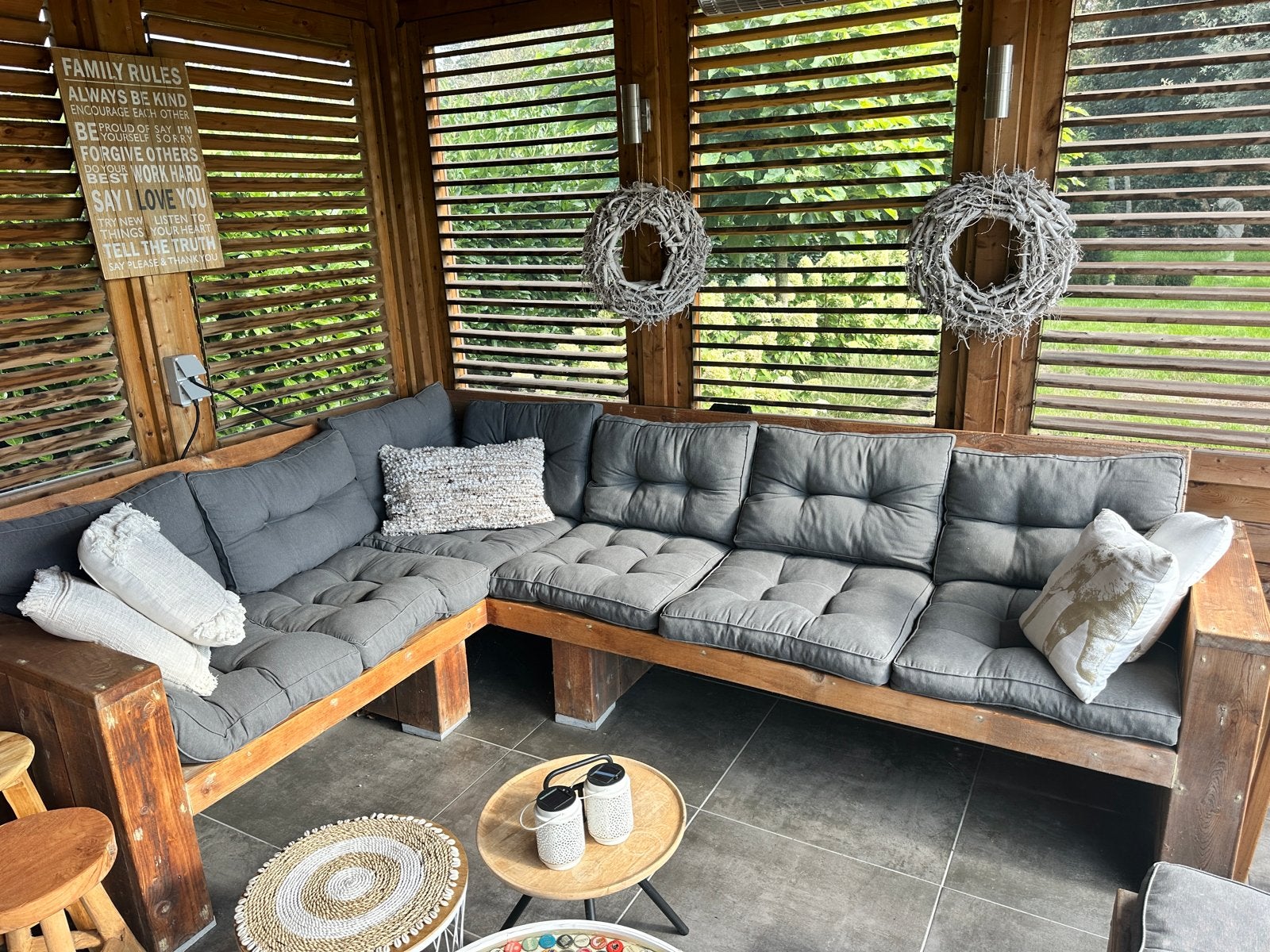 Steigerhouten loungeset met kussens en 2 hockers, Gebruikt, Steigerhout, Ophalen of Verzenden, Loungeset