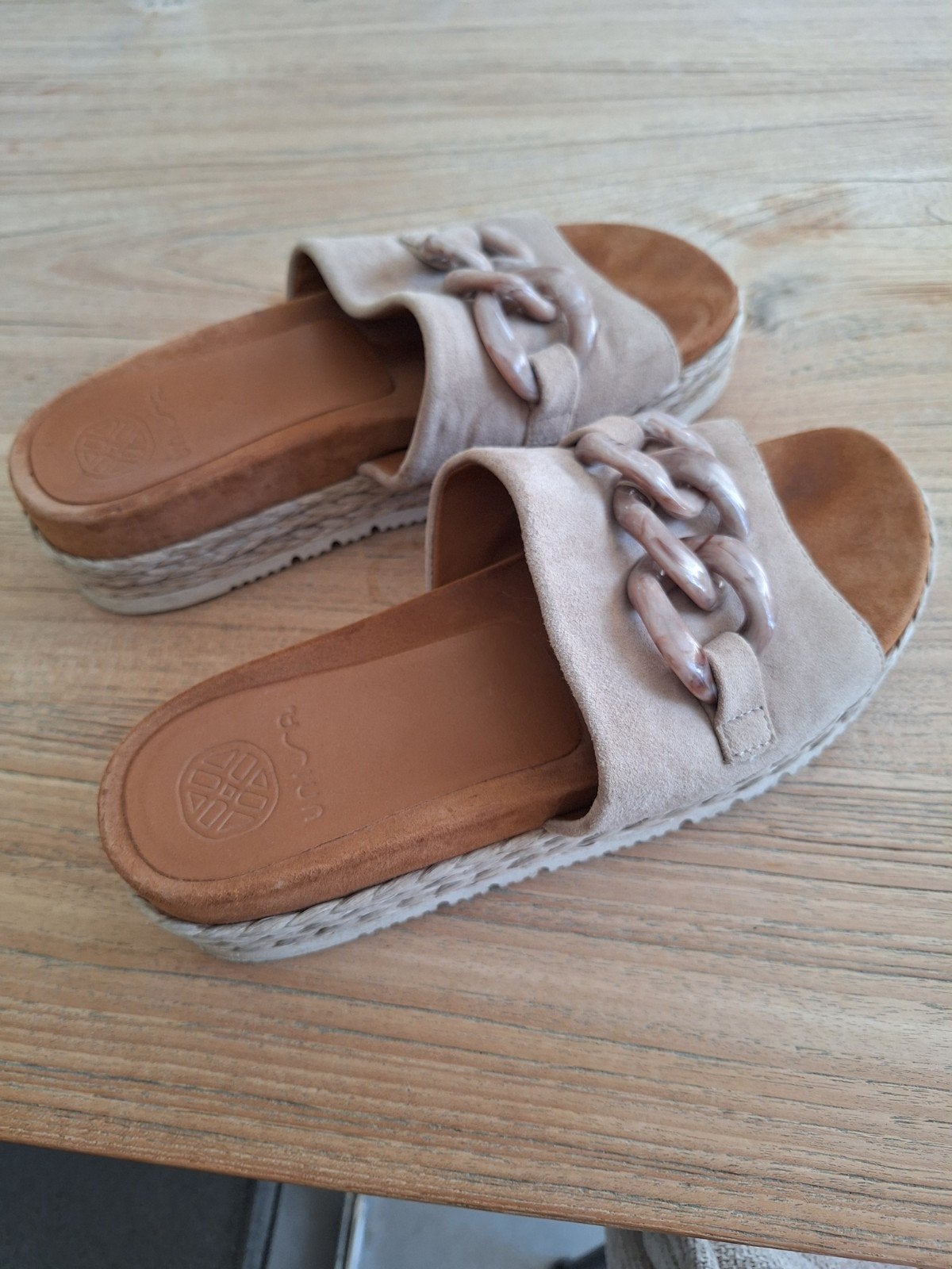 Unisa sandalen met kettingdetail, Beige, Zo goed als nieuw, Unisa, Sandalen of Muiltjes