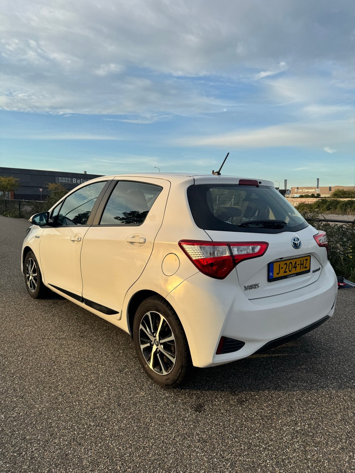 Foto 8 van Toyota Yaris 1.5 Hybrid 100pk 5D CVT 2018 Wit