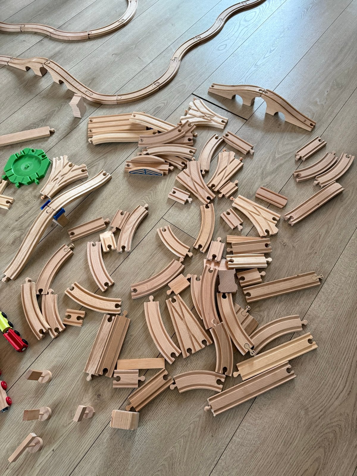 Grote Houten Treinbaan Set met Accessoires en Treinen, Kinderen en Baby's, Speelgoed | Houten speelgoed, Ophalen of Verzenden