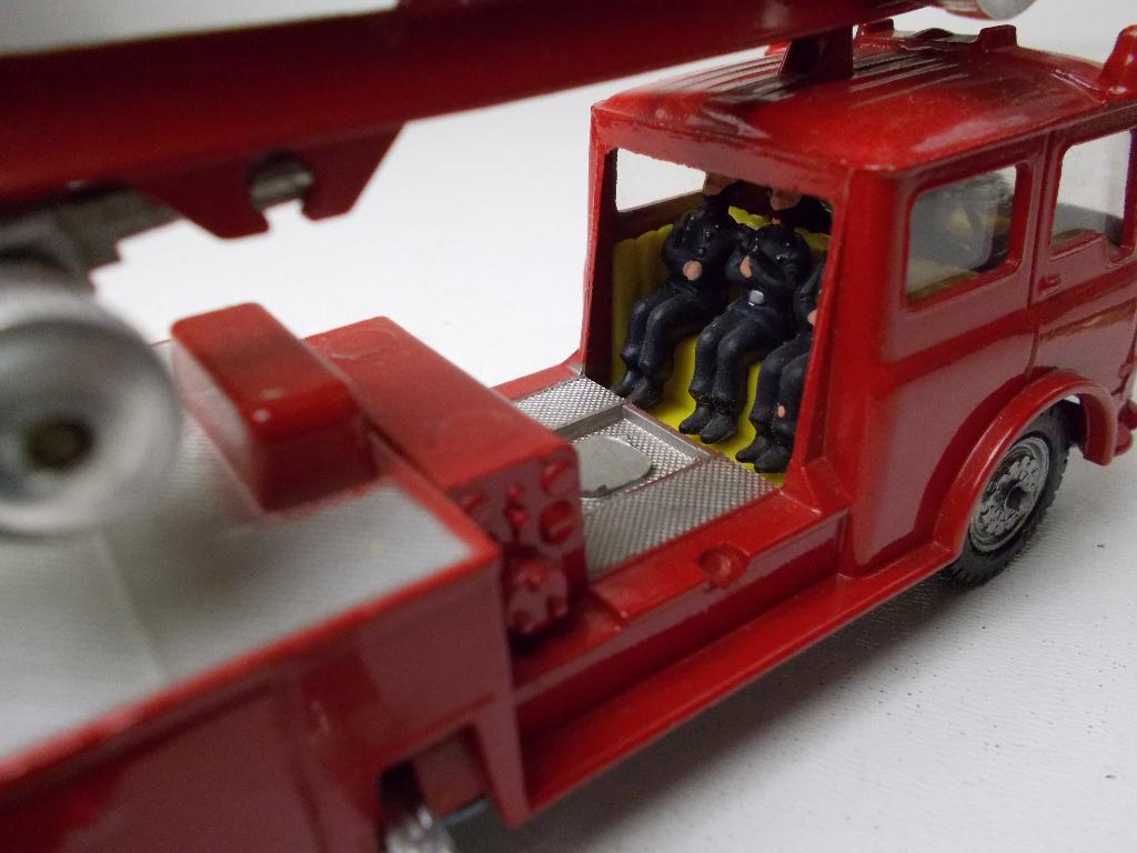 1964 Corgi MajorToys 1127 SIMON SNORKEL FIRE TRUCK Izgst (E), Ophalen of Verzenden, Zo goed als nieuw, Bus of Vrachtwagen, Corgi