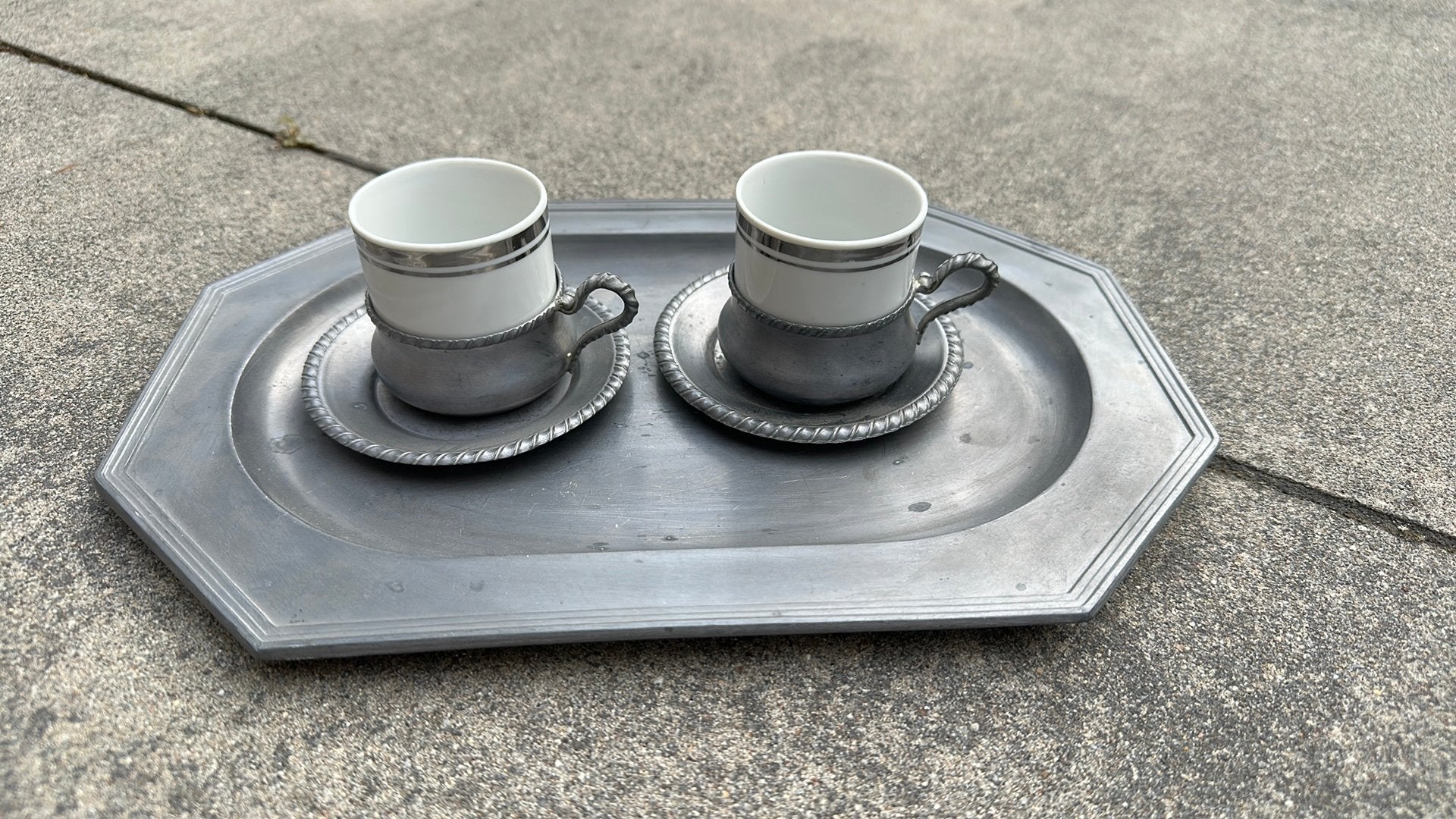 Peltro espresso kopjes en schaal, Antiek en Kunst, Antiek | Tin, Ophalen