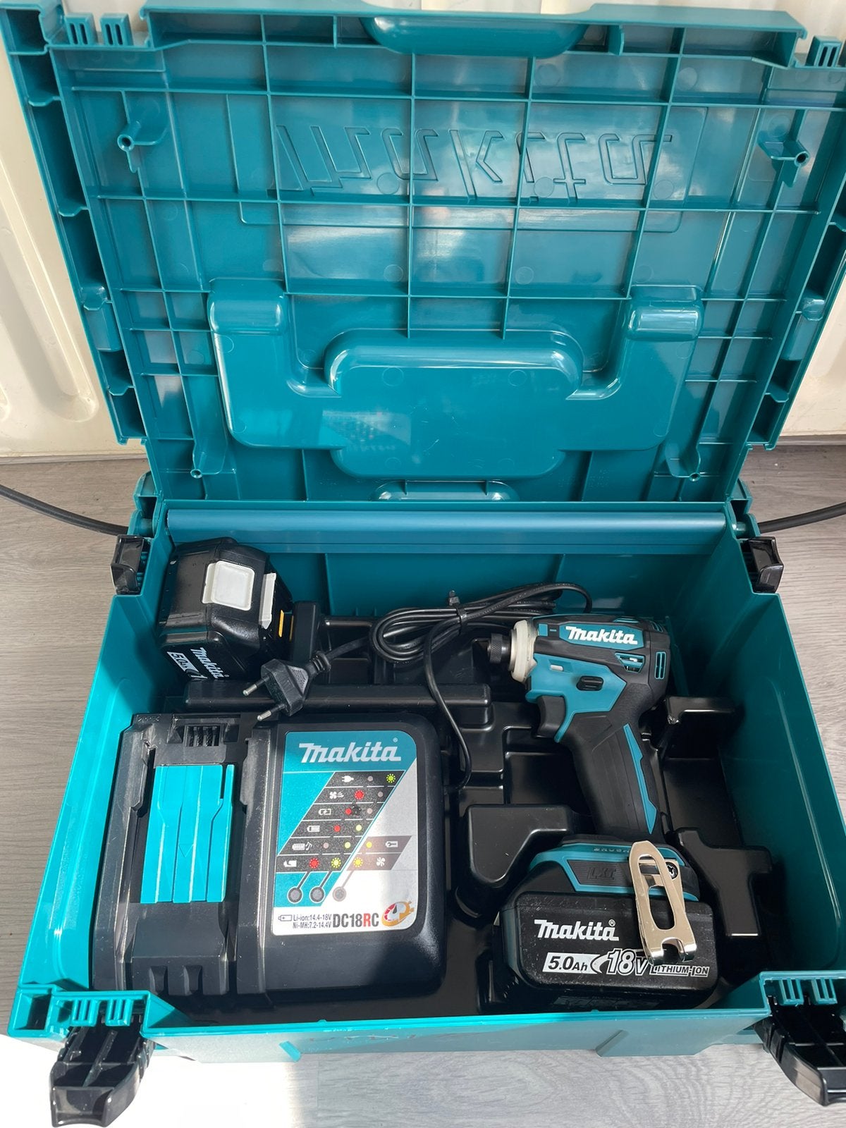 Makita DTD172 set, Doe-het-zelf en Verbouw, Gereedschap | Boormachines, Ophalen, Zo goed als nieuw, Boor- en Schroefmachine