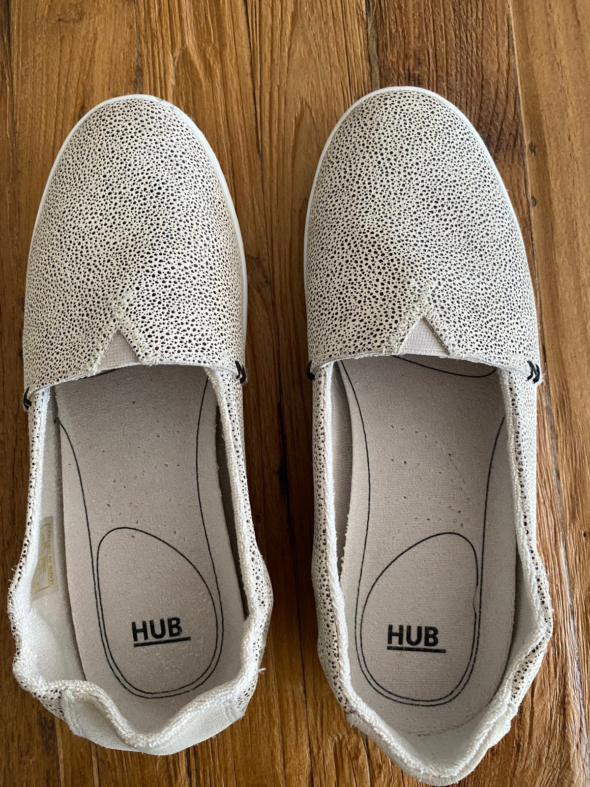 Leuke HUB dames instappers 40, Ophalen, Beige, Sneakers of Gympen, Zo goed als nieuw