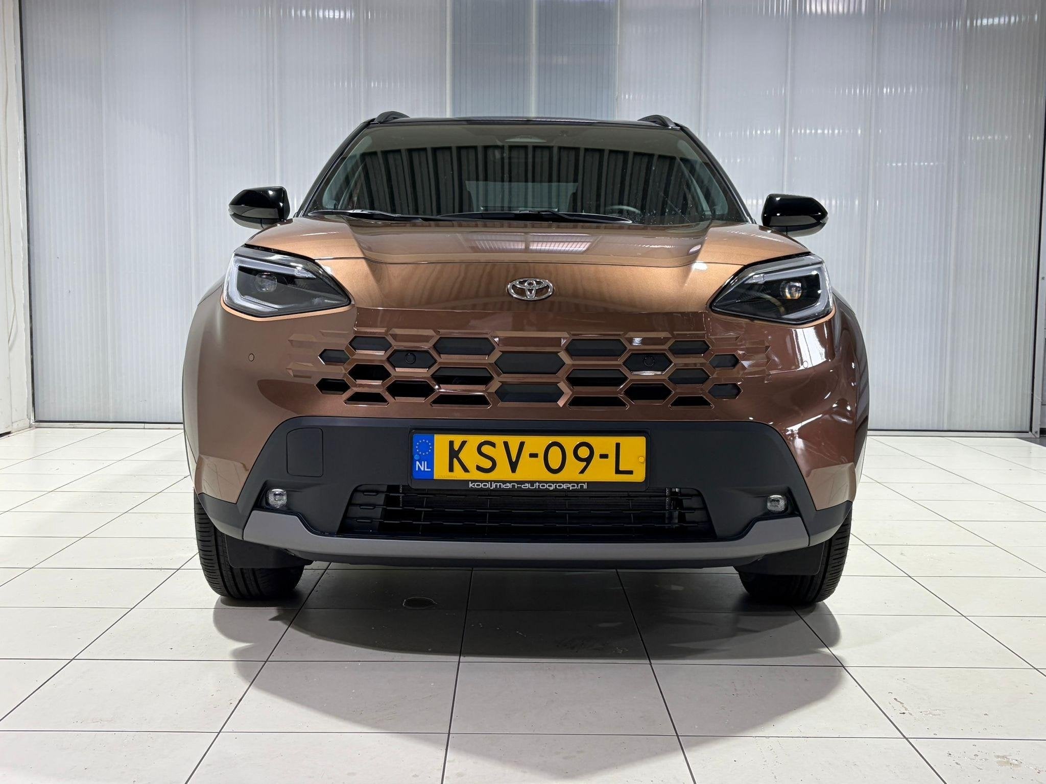 Toyota Yaris Cross 1.5 Hybrid 130 Executive Head up display,, Gebruikt, Leder en Stof, Bedrijf, Hybride Elektrisch/Benzine