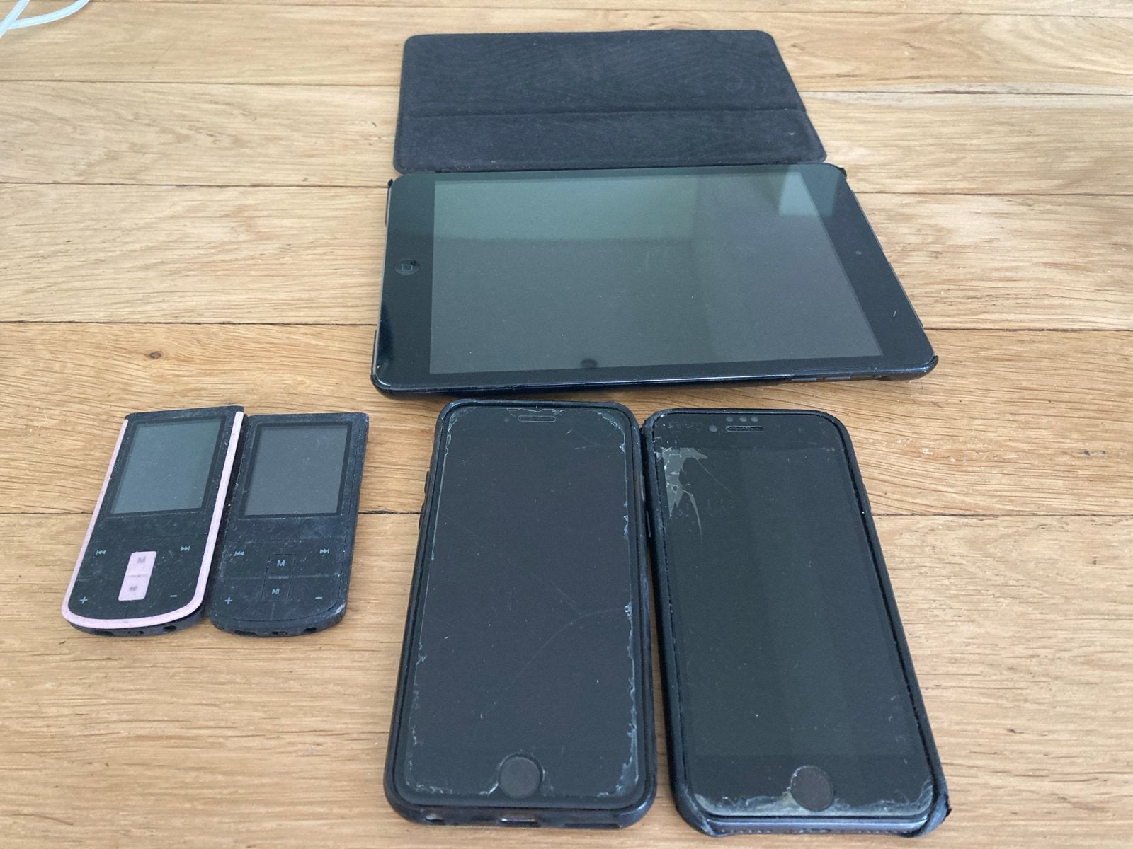 Oude Apple telefoons, tablet en iPods (zonder opladers), Telecommunicatie, Mobiele telefoons | Apple iPhone, Verzenden, Gebruikt