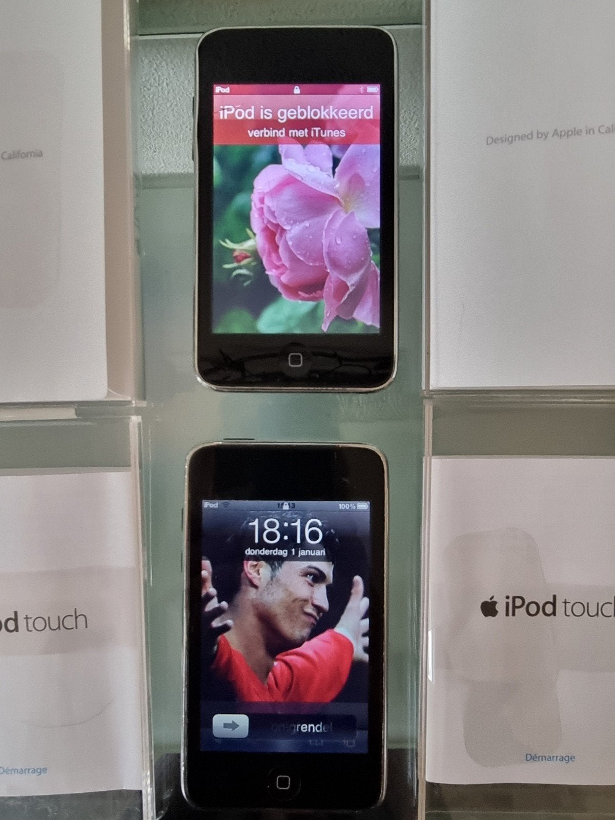 Set,2APPLE iPOD TOUCH,8Gb,OrigDozen,Opknappers,Zie Foto's, Touch, Ophalen of Verzenden, Niet werkend, Zilver