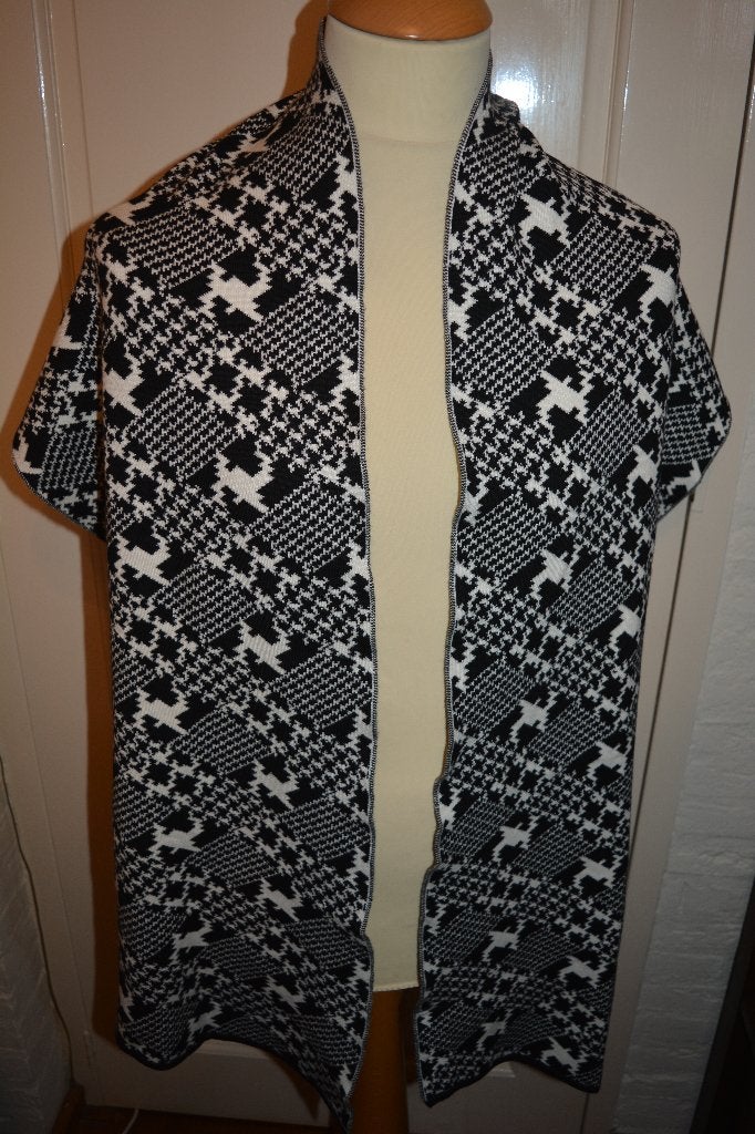 Canyon , mooie langwerpige shawl, Maat 46/48 (XL) of groter, Ophalen of Verzenden, Zo goed als nieuw, Canyon