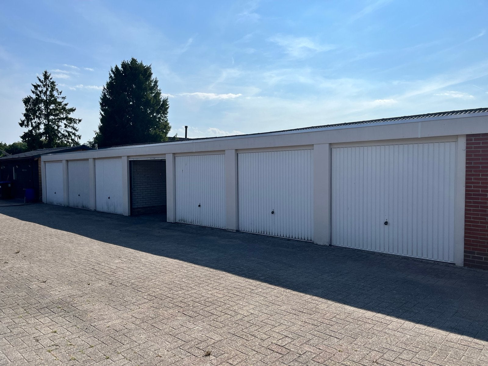 Garagebox te huur.