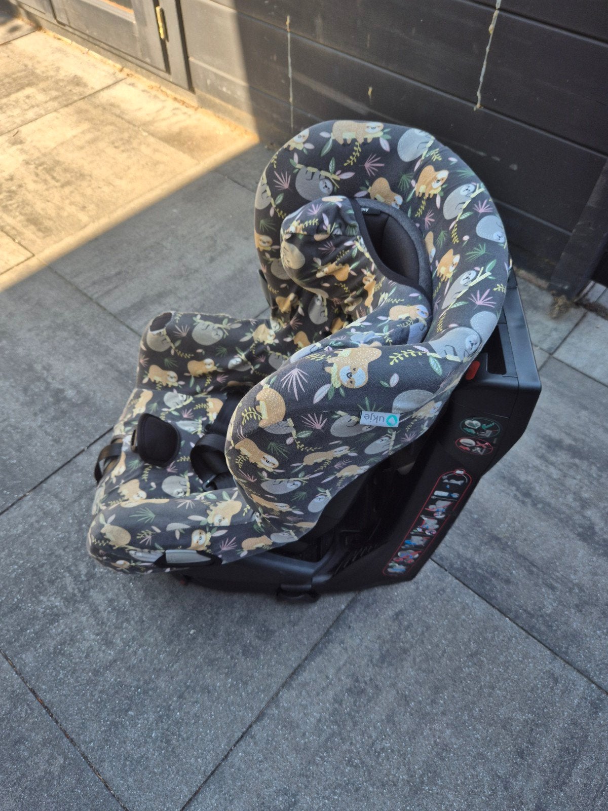 Autostoel met luiaardprint - Zo goed als nieuw, Kinderen en Baby's, Autostoeltjes, Overige merken, Autogordel, 9 t/m 18 kg, Zo goed als nieuw