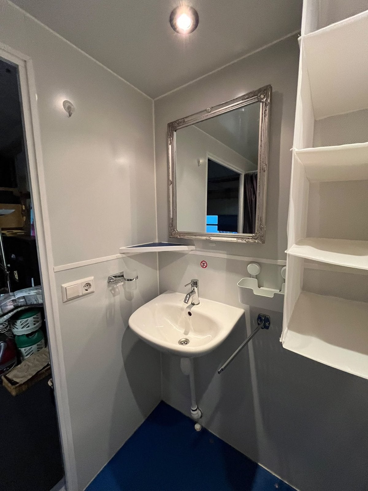 Foto 7 van Mobiele douche- en toiletunit met  technische ruimte